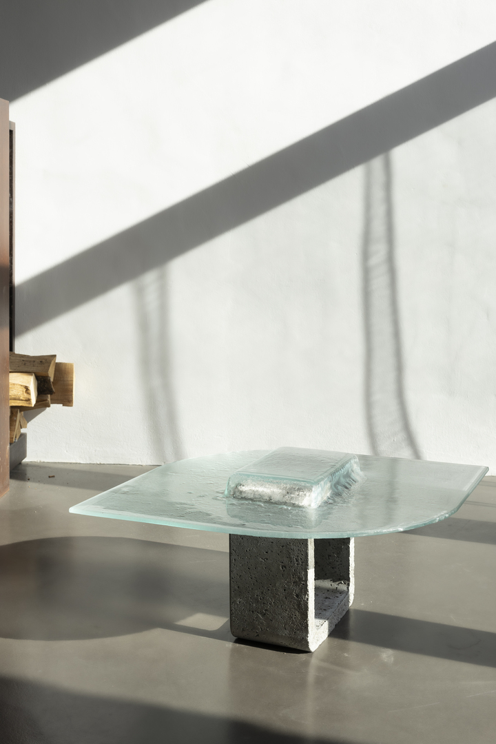 Photo d'une table en verre réalisé par Raphaël BARROIS